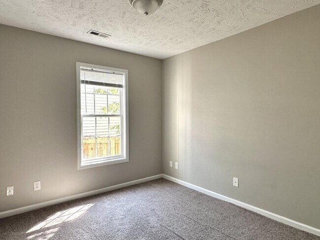 Building Photo - 2352 Saltwood Rd