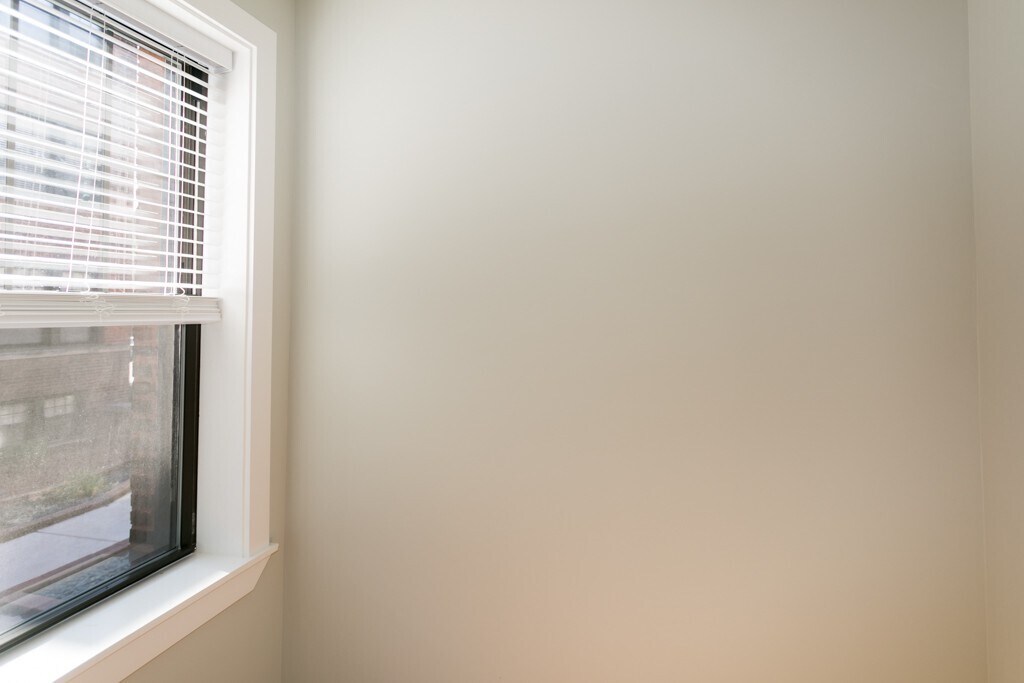 Building Photo - 4424 N Wolcott Ave