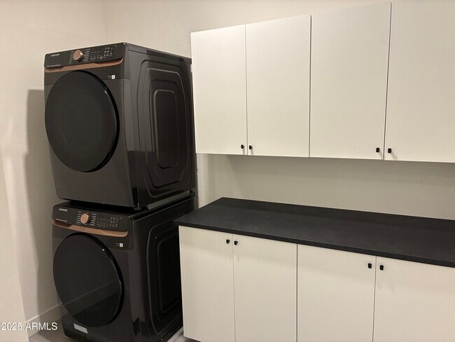 Building Photo - 10862 N Brownsville Ln