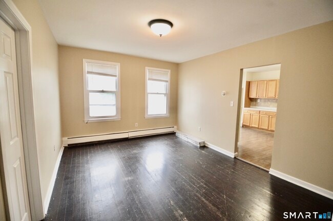 Building Photo - 2343 Barnum Ave