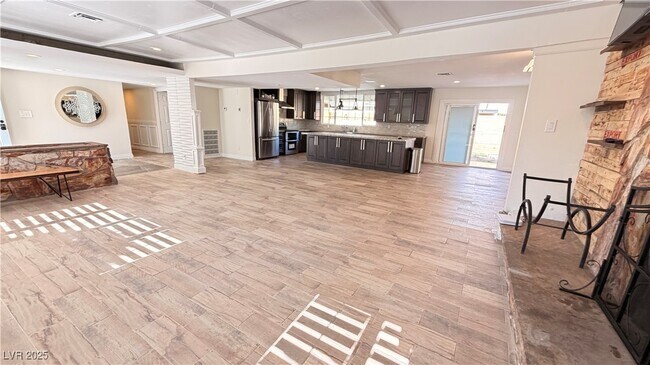 Building Photo - 1819 S Beverly Way