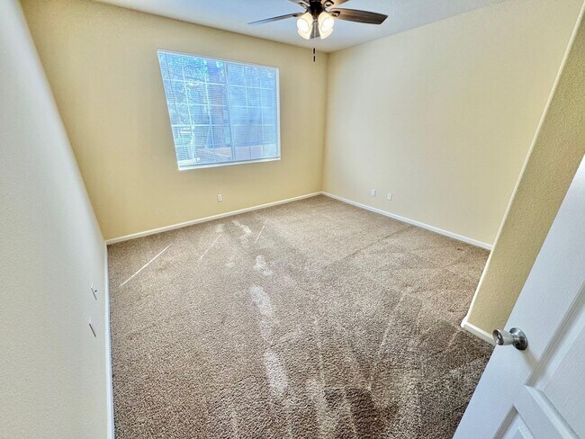 Building Photo - ABSOLUTELY STUNNING 2 BEDROOM, 2 BATHROOM CONDO LOCATED IN THE GATED COMMUNITY OF PACIFIC CREST I...