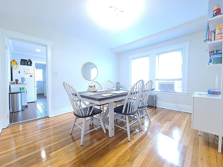 Building Photo - 26 Larose Pl