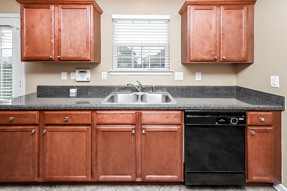 Building Photo - 319 Sarna Dr