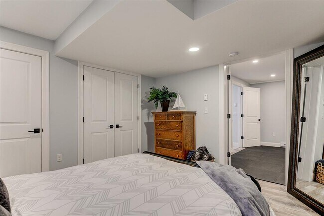 Building Photo - 142 Ferreira Ave