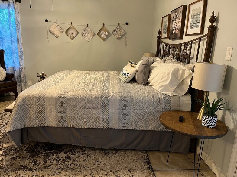 Building Photo - 12102 Carriage Ct SE