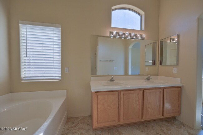 Building Photo - 2468 E Stone Stable Dr