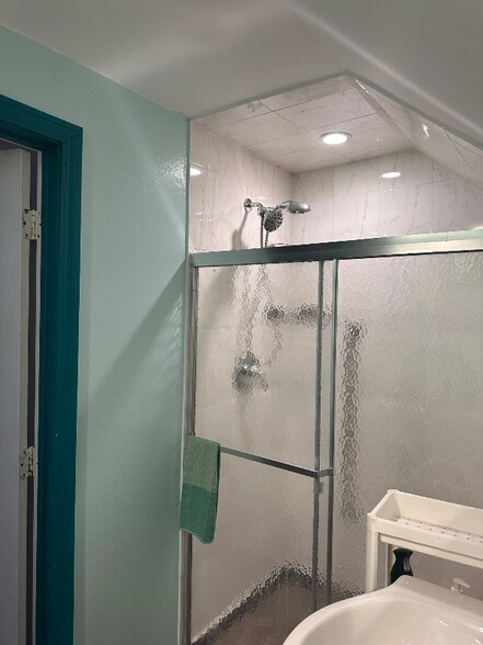 Building Photo - 676 Hampden St