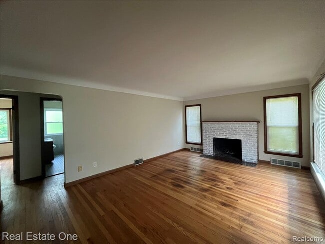 Building Photo - 10053 Royal Grand Ave