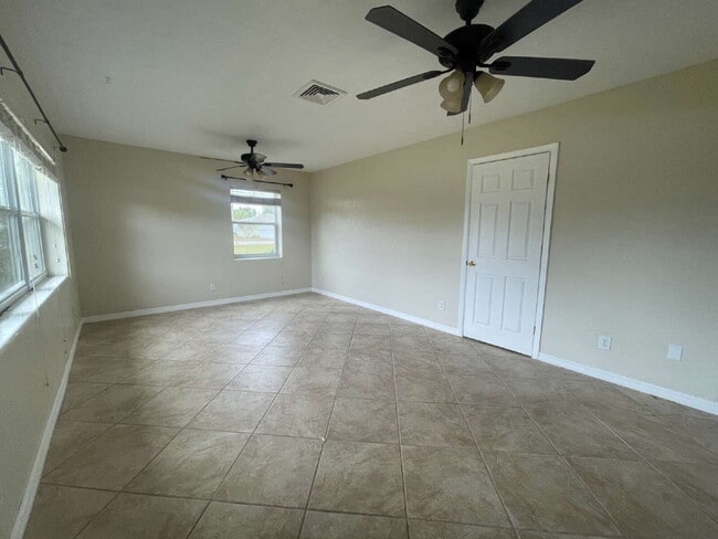 Building Photo - 400 S Pine S