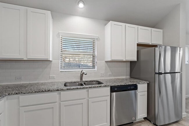 Building Photo - 221 Bridgestone Way