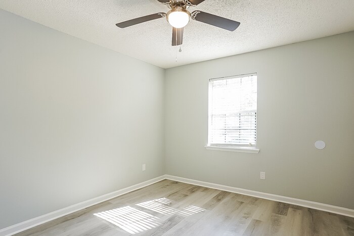 Building Photo - 4011 Villa Ln