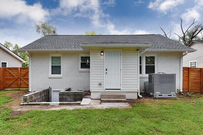 Building Photo - 2806 Union Dr NW