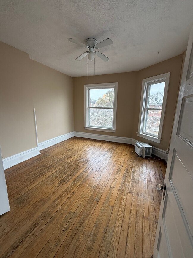 Building Photo - 49 W Commerce St