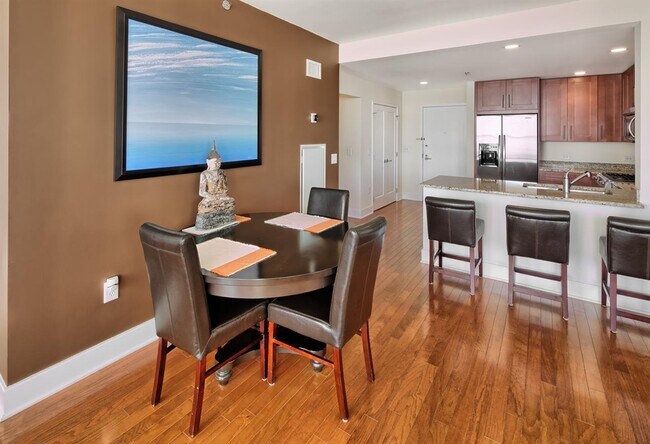 Building Photo - 1125 Maxwell Ln