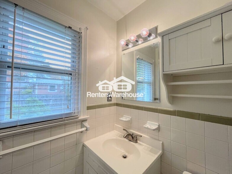 Building Photo - 716 Cardover Ave