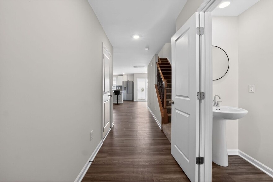 Building Photo - 1406 Cattleman Acres Dr