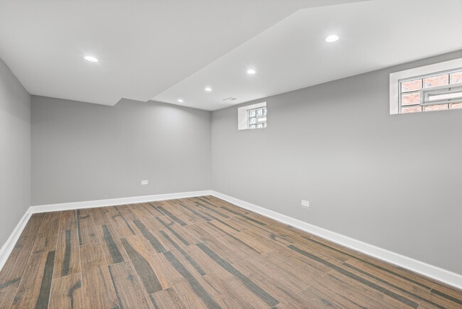 Building Photo - 7733 W Wilson Ave