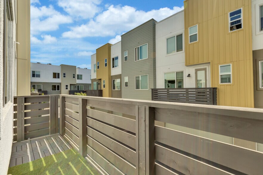 Building Photo - 2370 Filbert St