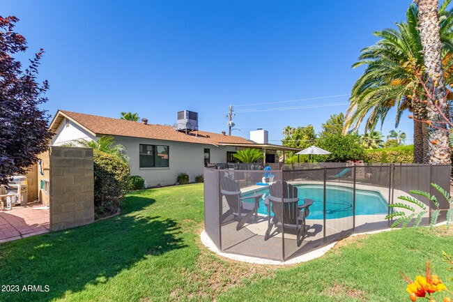 Building Photo - 5202 E Sheena Dr