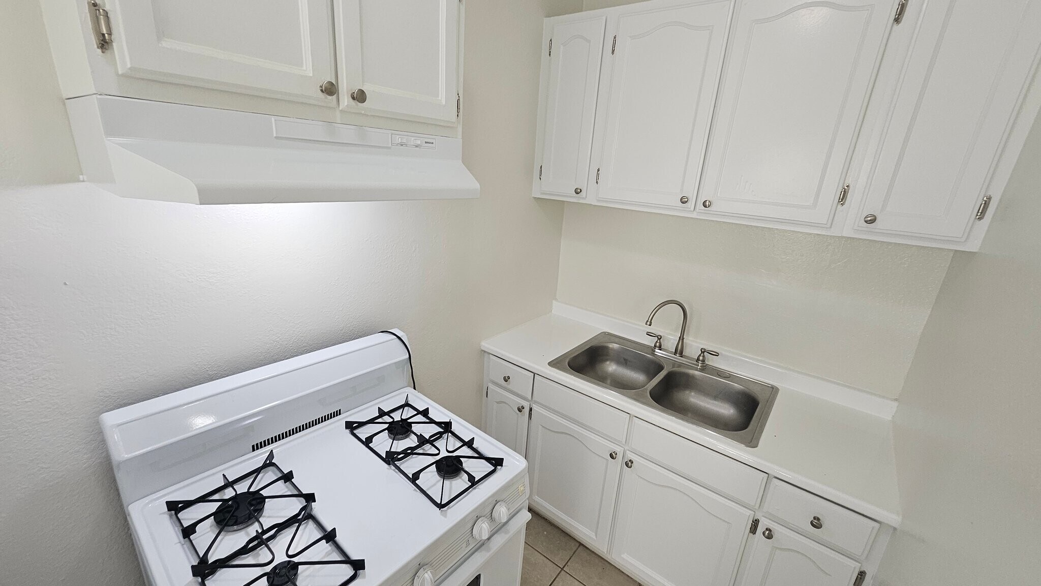 Building Photo - 727 S Coronado St