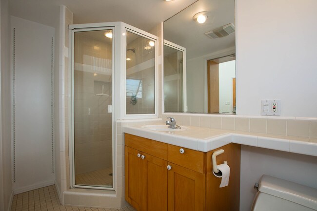bathroom - 3016 Ruskin St