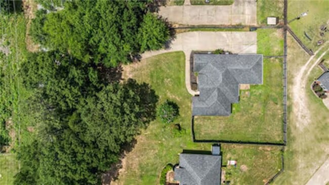 Building Photo - 60 Duke Dr