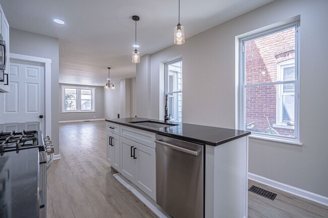 Building Photo - UPDATED FOUR BEDROOM/1.5 BATH TOWNHOME