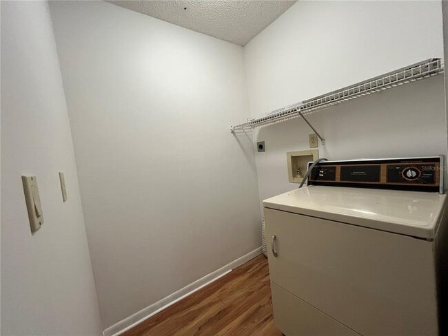 Building Photo - 5 Buck Cir