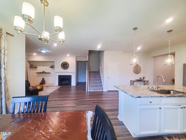 Building Photo - 3553 Lovage Dr