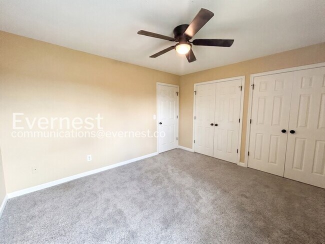 Building Photo - 2-Bed/1.5-Bath Town Home/Available Now!