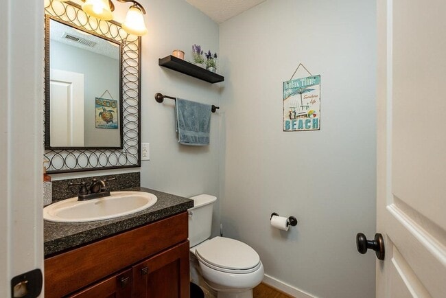 Building Photo - Updated 3 Bedroom 2.5Bath Townhouse in Harrisonburg