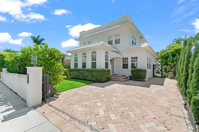 Building Photo - 224 10th St