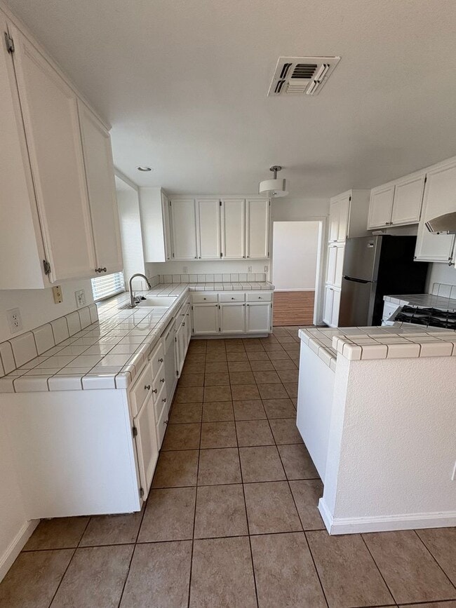 Building Photo - Spacious 4 bed/3 bath in Elk Grove 95624 M...