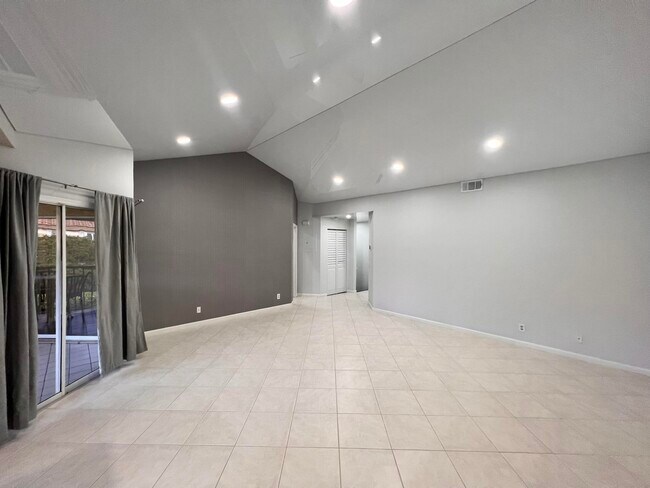 Building Photo - 6614 Via Regina