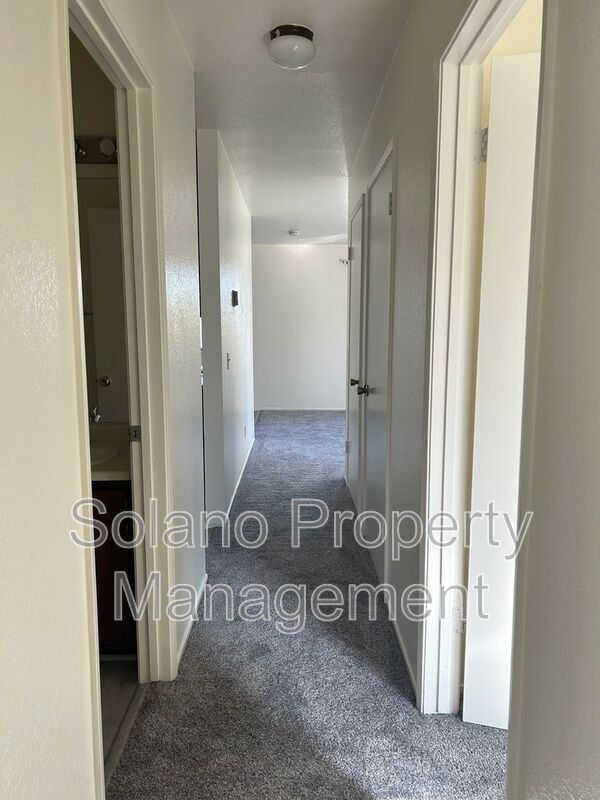 Building Photo - 1145 N Lincoln St