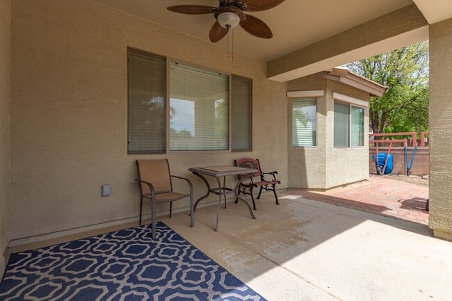 Building Photo - Lovely home in cul-de-sac lot with fenced pool!