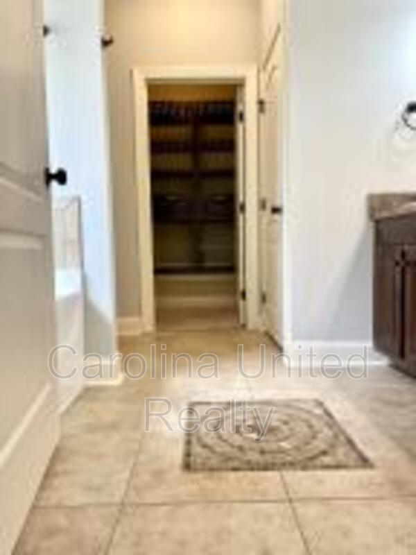 Building Photo - 220 Kickham Ln