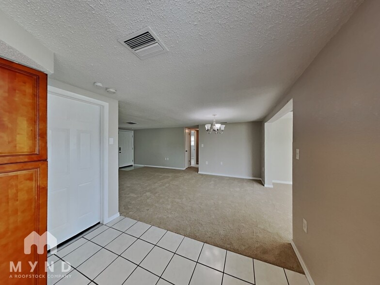 Building Photo - 9724 Lakeside Ln