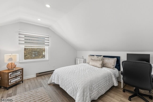 Building Photo - 48 Hobart Pl