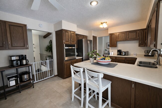 Building Photo - Great 3bed 2bath Single Family Home in Prime Eden Prairie Neighborhood