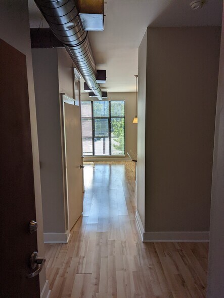 Entry Hall - 535 S Upper St
