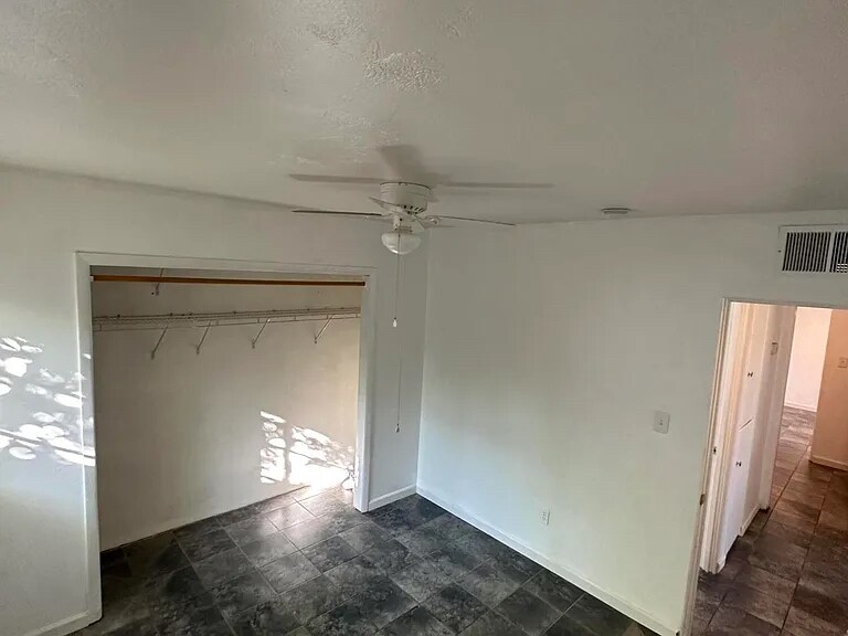 Building Photo - 2102 W Minnezona Ave