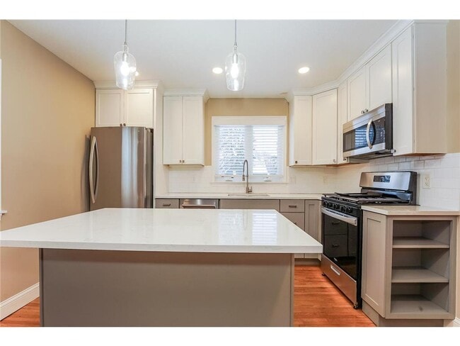 Building Photo - 5928 York Ave S