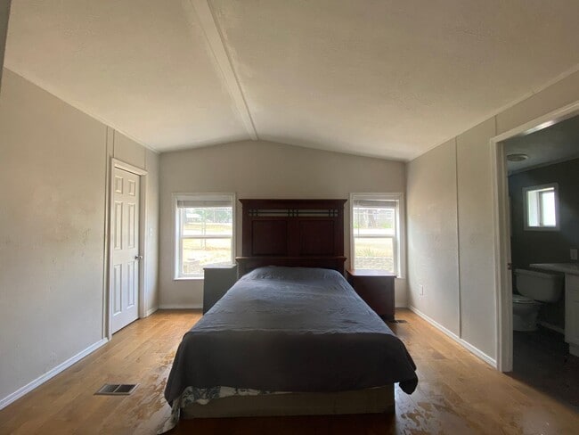 Building Photo - Deer Lake-3 bedroom, 2 bath house for rent!!