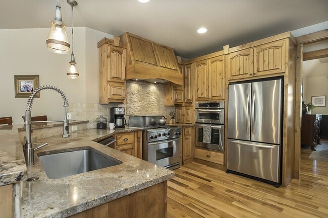 Building Photo - Westside custom home with high end craftsman finishes