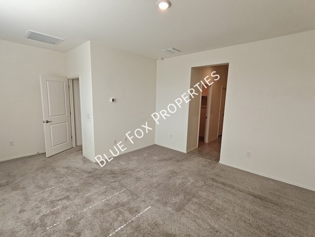 Building Photo - 5525 W Lazy Farm Dr