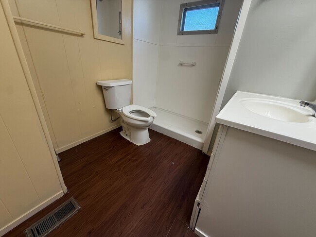 Building Photo - 3601 E Wyoming Ave