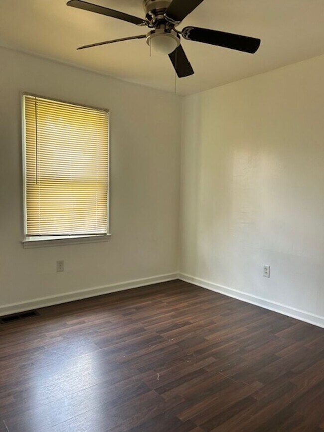 Building Photo - House for Rent