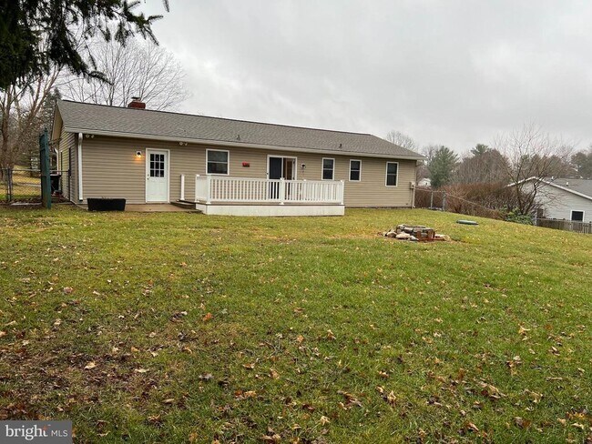 Building Photo - 810 Wisteria Dr